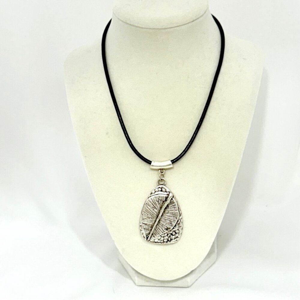 Chico's Silver Tone Leaf Pendant Necklace w/Adjustable Chain - NWT